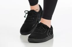 Black To The Floor BILLY CS Sneaker Low Tops 23 Black To The Floor BILLY CS Sneaker Low Tops -Footwear Store BK22343 001 studio standing 2 940x614 d360bf7e 3203 45e3 a652 d043b21da531