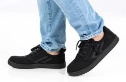 Men's Black To The Floor BILLY CS Sneaker Low Tops -Footwear Store BM22343 001 studio standing 1 940x614 414da9e9 5e65 484d 9c14 bd82285f09a0