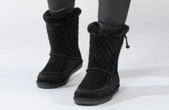 FINAL SALE - Women's Black BILLY Cozy Quilt Lux Boots 15 FINAL SALE - Women's Black BILLY Cozy Quilt Lux Boots -Footwear Store BW21326 001 studio standing 2 940x614 8113af0e f734 4a17 bcdf c63aac6e7bd8