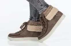 Women's Tobacco BILLY Cuffs -Footwear Store BW22341 220 studio standing 1 940x614 317abe2f 1405 4a21 98b2 27e2795dc60f