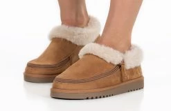 Women's Chestnut BILLY Cozy Slippers 23 Women's Chestnut BILLY Cozy Slippers -Footwear Store BW22446 250 studio standing 2 940x614 e82b18c9 43b4 41fc 841e 6081646e462b